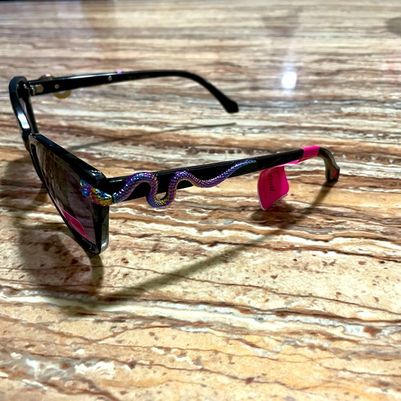 Betsey Johnson UV Protection Sunglasses - Picture 7 of 7